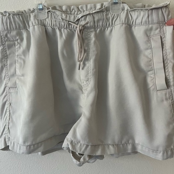 Loft Women’s khaki Pull On Elastic Waist Drawstring Shorts XL - Picture 1 of 6